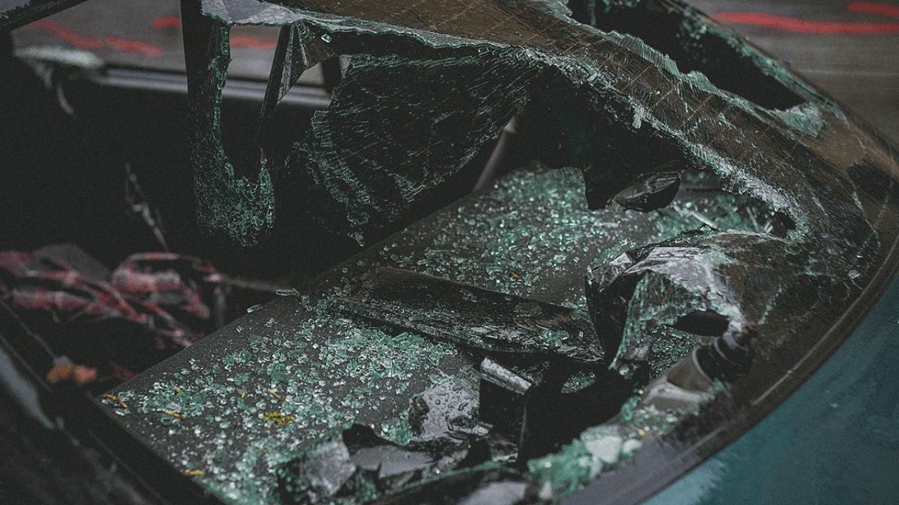 Lom stakla na automobilu - zašto osigurati vjetrobransko staklo